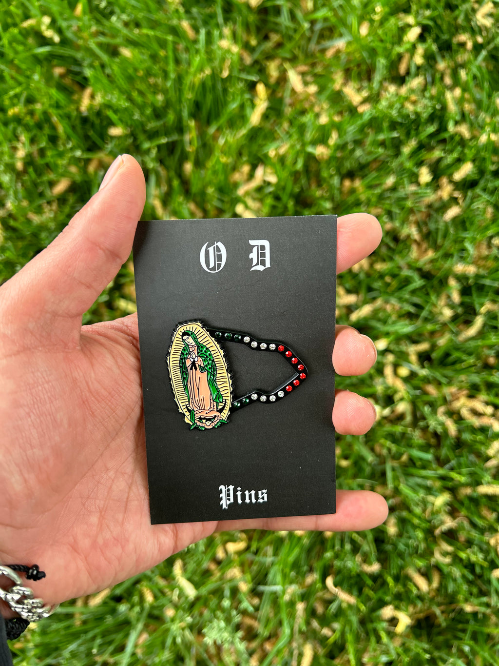 New Era Virgen Maria Pin